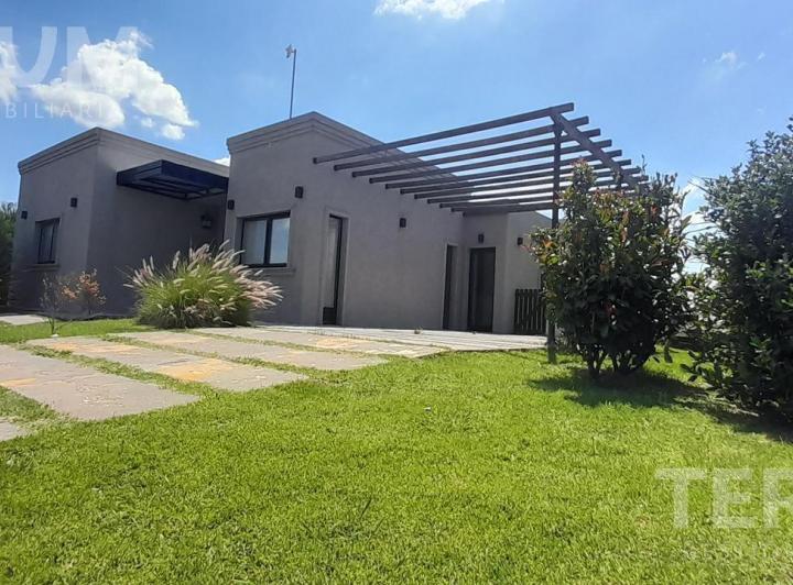 Casa · 122m² · 5 Ambientes · 2 Cocheras