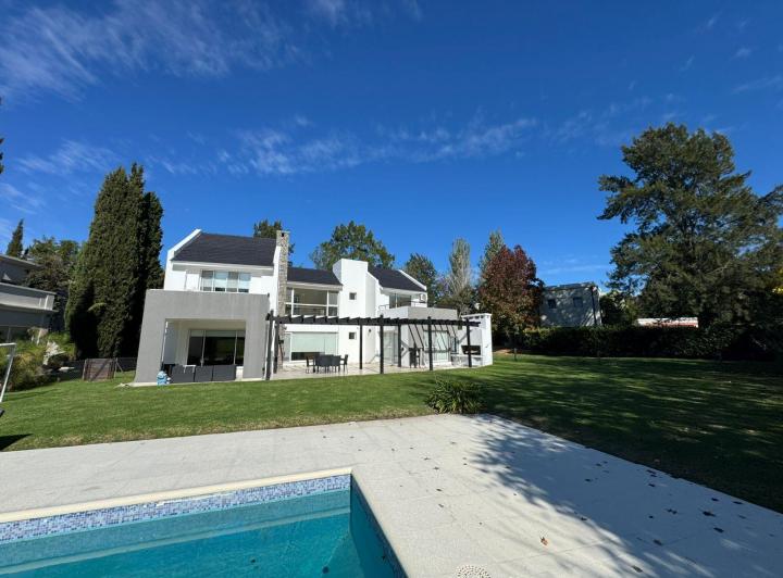Casa · 207m² · 5 Ambientes
