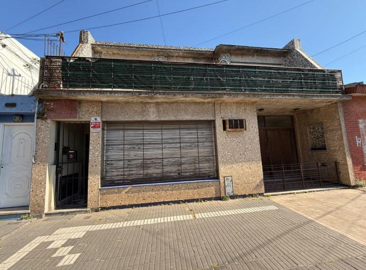 Casa · 200m² · 5 Ambientes · 1 Cochera