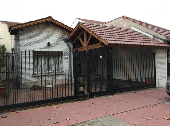 Casa · 160m² · 4 Ambientes · 2 Cocheras