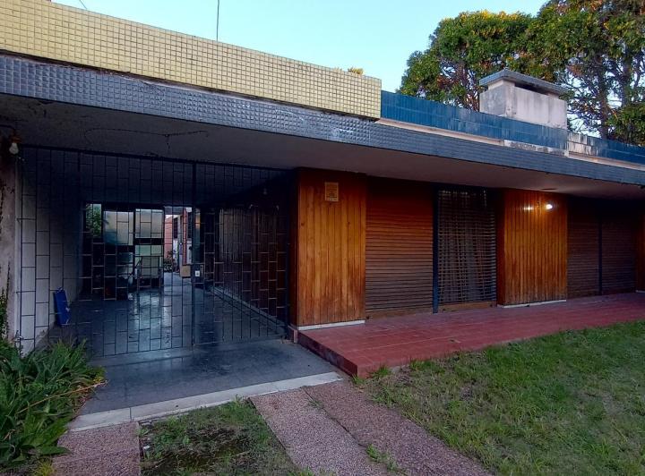 Casa · 271m² · 7 Ambientes · 3 Cocheras