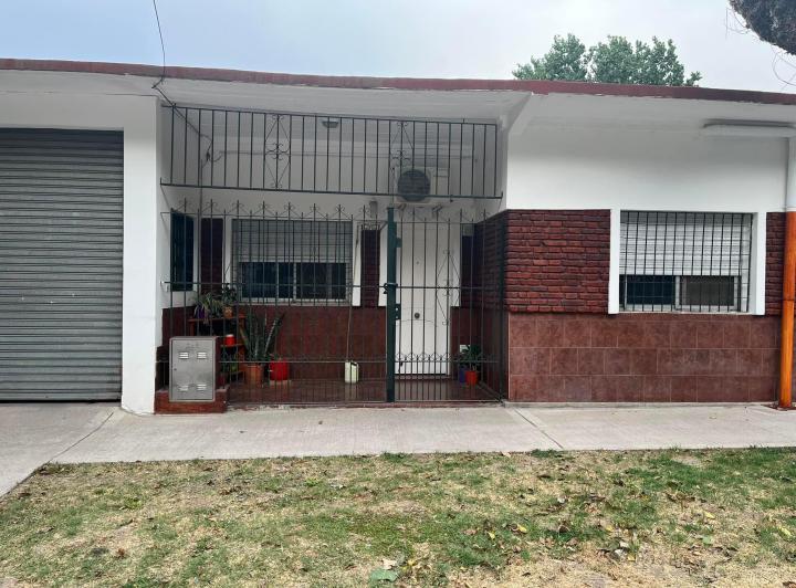 Casa · 140m² · 4 Ambientes · 2 Cocheras