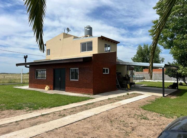 Casa · 130m² · 4 Ambientes · 2 Cocheras