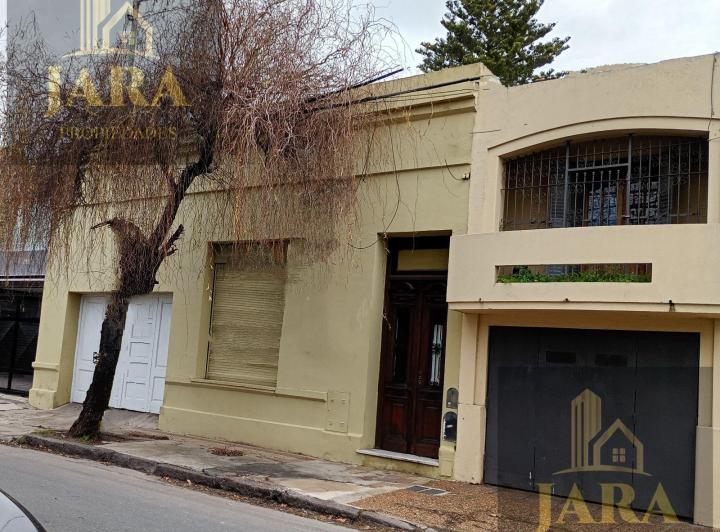 Casa · 220m² · 4 Ambientes · 2 Cocheras