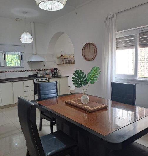 Casa · 140m² · 4 Ambientes · 2 Cocheras