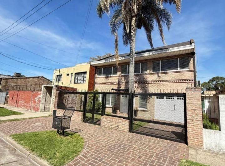 Casa · 159m² · 4 Ambientes · 1 Cochera
