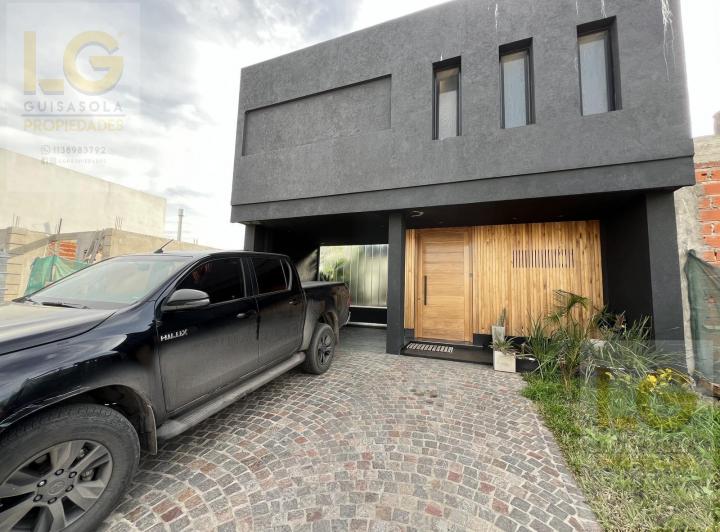 Casa · 175m² · 4 Ambientes · 2 Cocheras