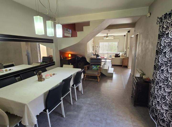 Casa · 259m² · 4 Ambientes · 2 Cocheras