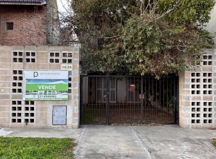 Casa · 142m² · 6 Ambientes · 2 Cocheras