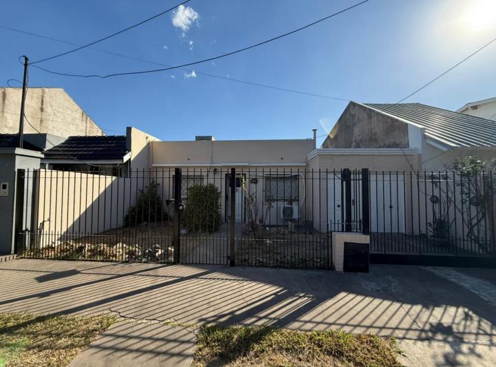 Casa · 80m² · 3 Ambientes · 1 Cochera