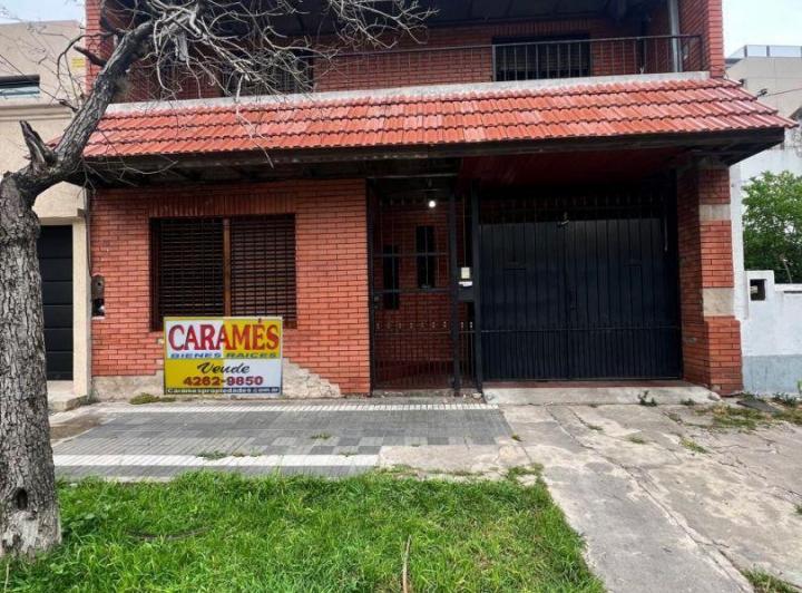 Casa · 140m² · 4 Ambientes · 3 Cocheras