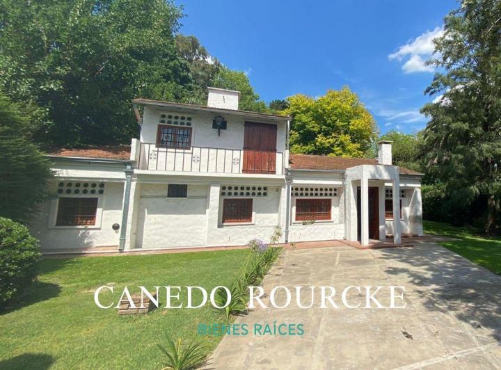 Casa · 200m² · 5 Ambientes · 4 Cocheras