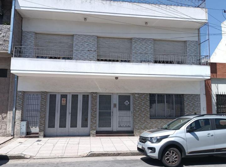 Casa · 200m² · 4 Ambientes · 1 Cochera