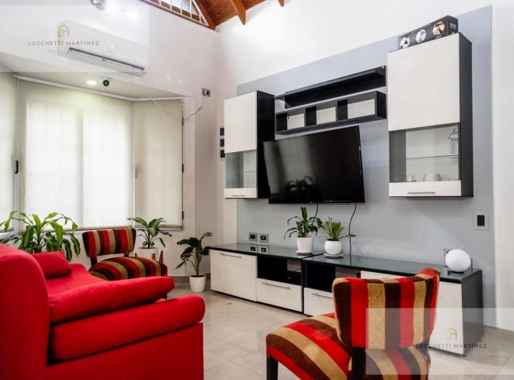 Casa · 520m² · 5 Ambientes · 3 Cocheras