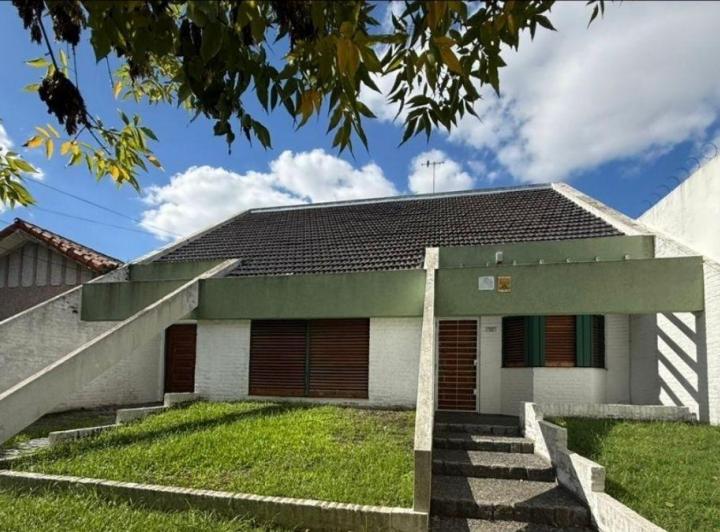 Casa · 240m² · 5 Ambientes · 2 Cocheras