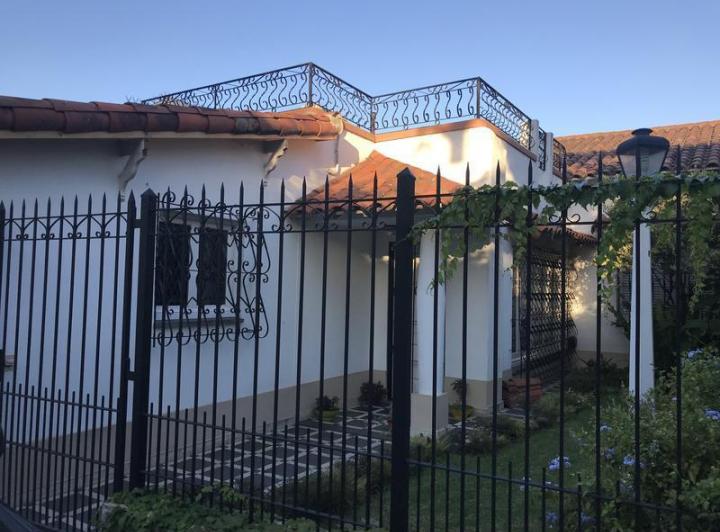Casa · 190m² · 4 Ambientes · 1 Cochera