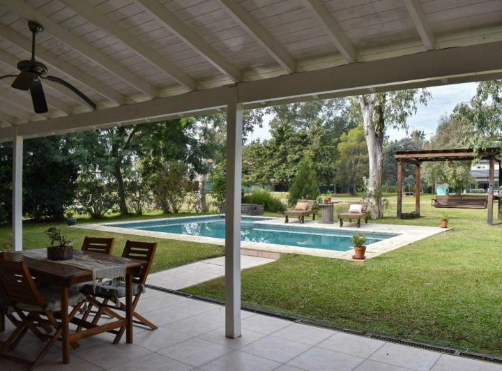 Casa · 192m² · 5 Ambientes · 2 Cocheras
