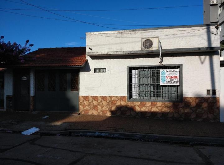 Casa · 180m² · 4 Ambientes · 1 Cochera