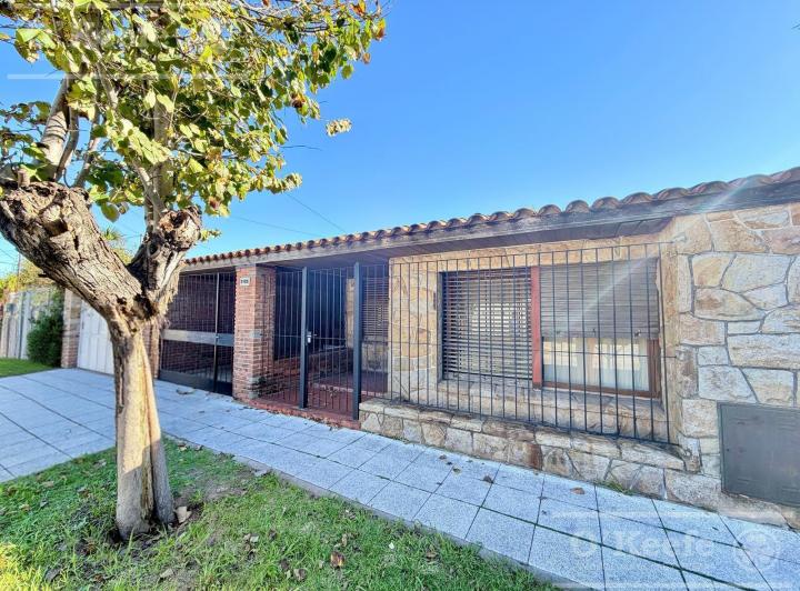 Casa · 170m² · 4 Ambientes · 1 Cochera