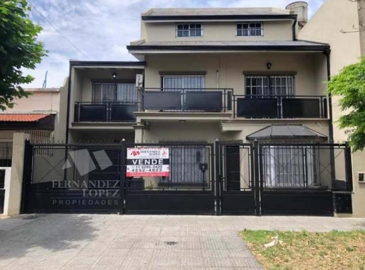 Casa · 1m² · 5 Ambientes · 1 Cochera