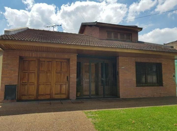 Casa · 150m² · 4 Ambientes · 2 Cocheras