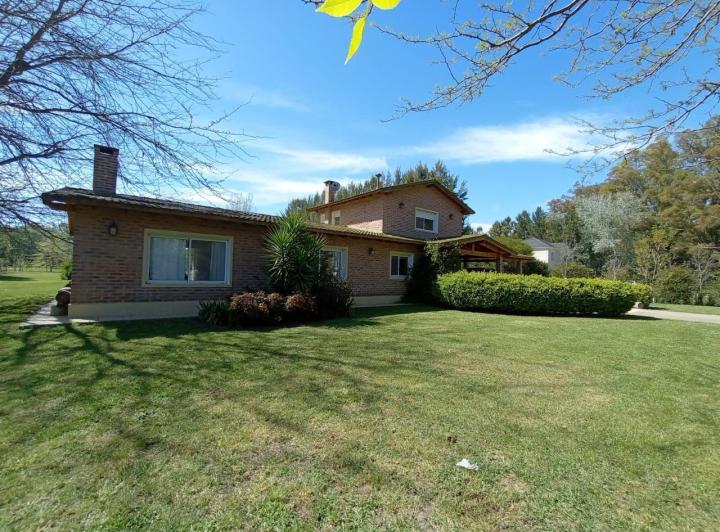 Casa · 270m² · 4 Ambientes · 1 Cochera