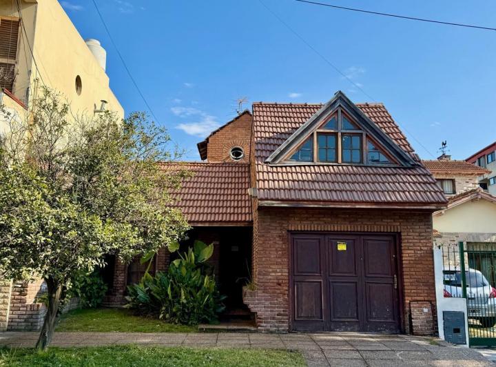 Casa · 166m² · 5 Ambientes · 1 Cochera