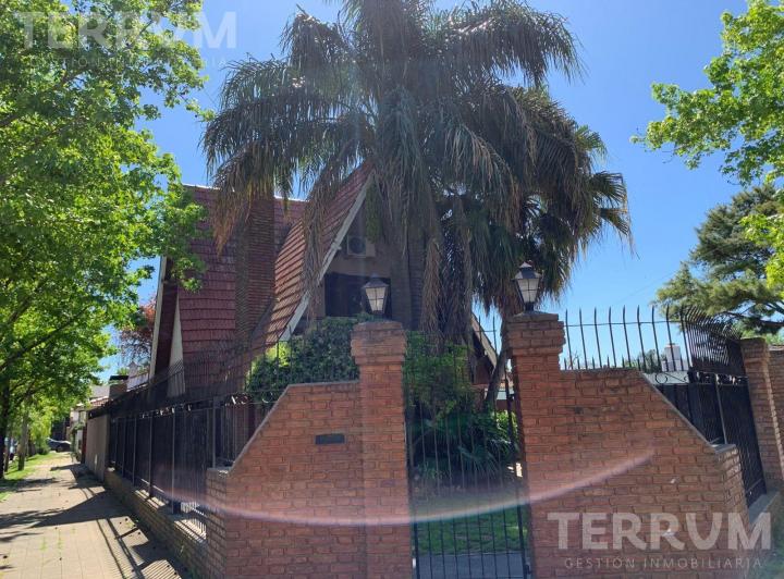 Casa · 193m² · 5 Ambientes · 3 Cocheras