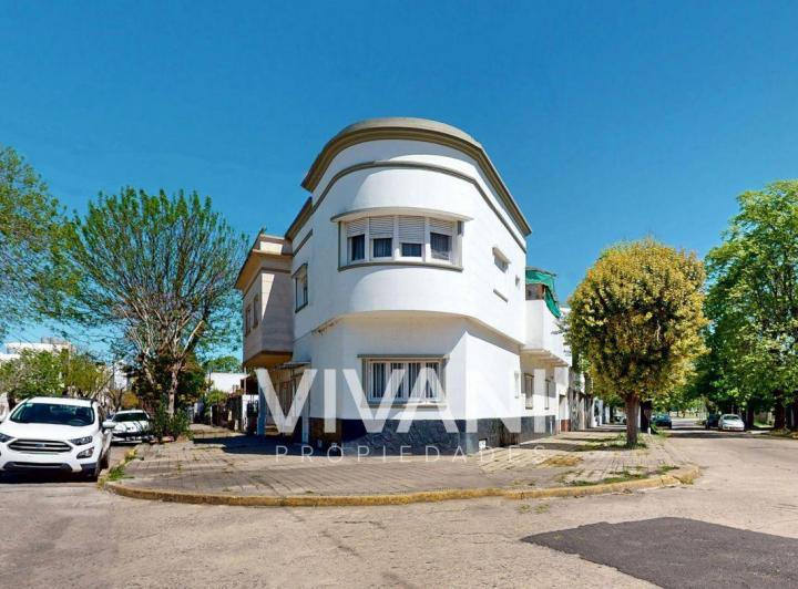 Casa · 114m² · 8 Ambientes · 1 Cochera