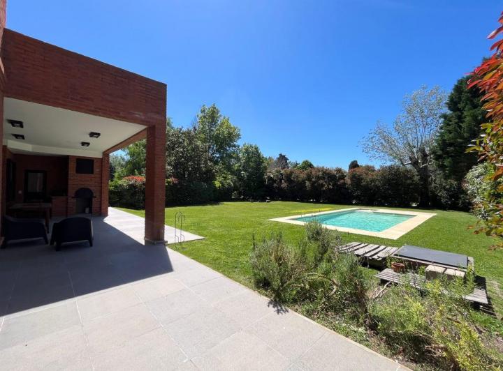 Casa · 202m² · 4 Ambientes · 1 Cochera