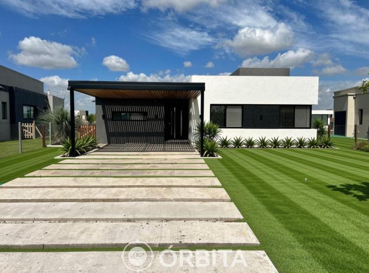 Casa · 148m² · 4 Ambientes · 2 Cocheras