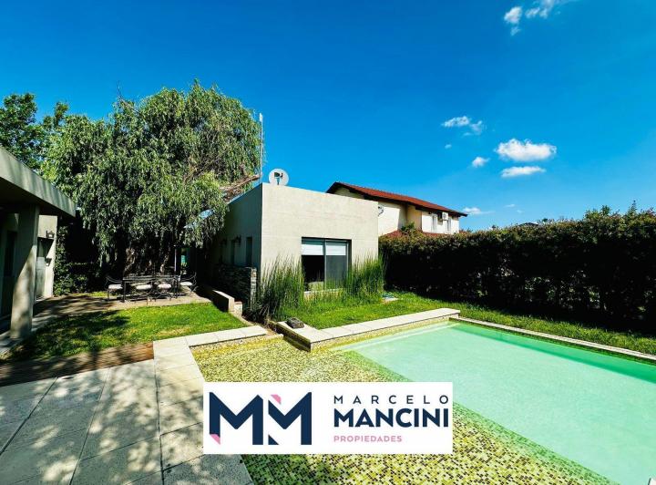 Casa · 180m² · 5 Ambientes · 2 Cocheras