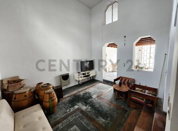 Casa · 220m² · 6 Ambientes
