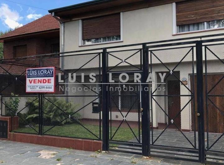 Casa · 240m² · 4 Ambientes · 1 Cochera