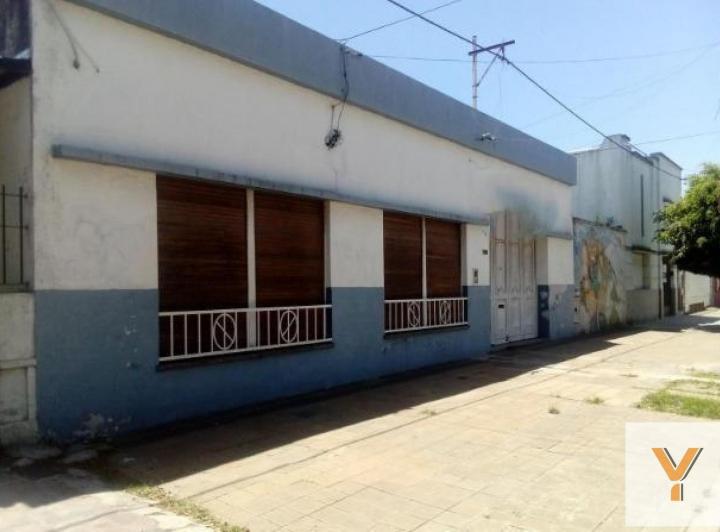 Casa · 220m² · 4 Ambientes · 2 Cocheras