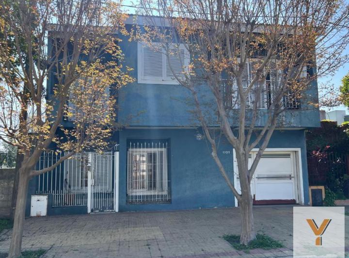 Casa · 208m² · 4 Ambientes · 2 Cocheras