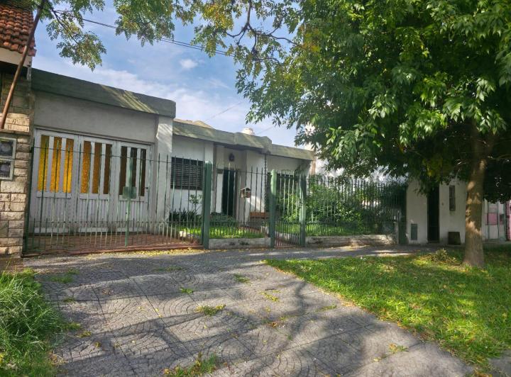 Casa · 168m² · 4 Ambientes · 3 Cocheras