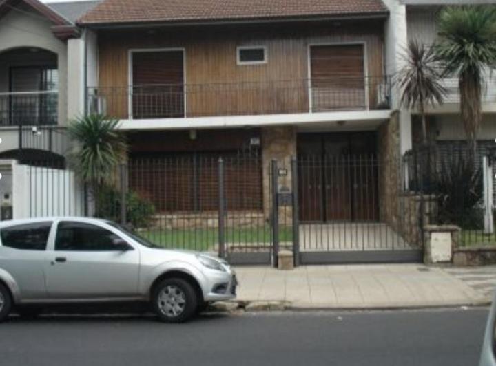 Casa · 250m² · 5 Ambientes · 3 Cocheras