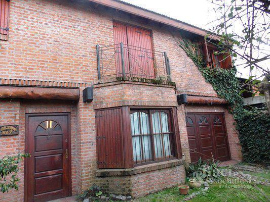 Casa · 200m² · 6 Ambientes · 1 Cochera