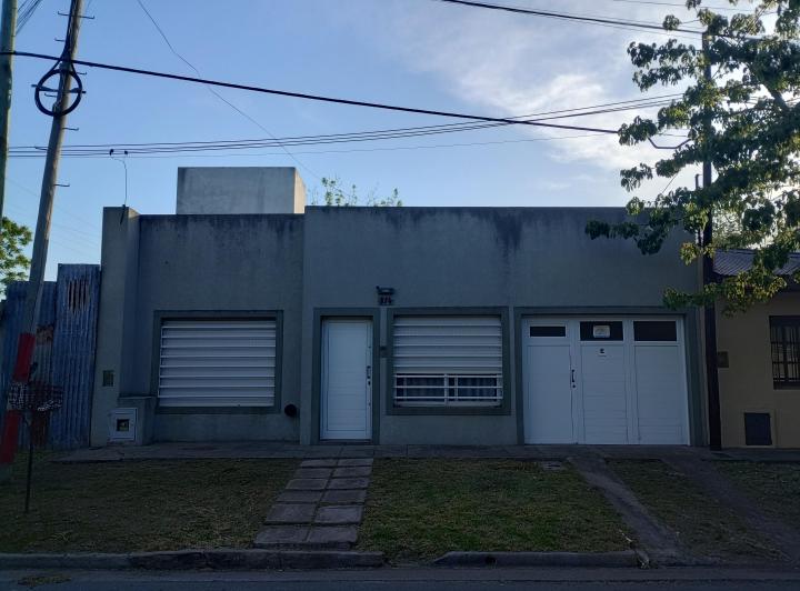 Casa · 100m² · 4 Ambientes · 2 Cocheras