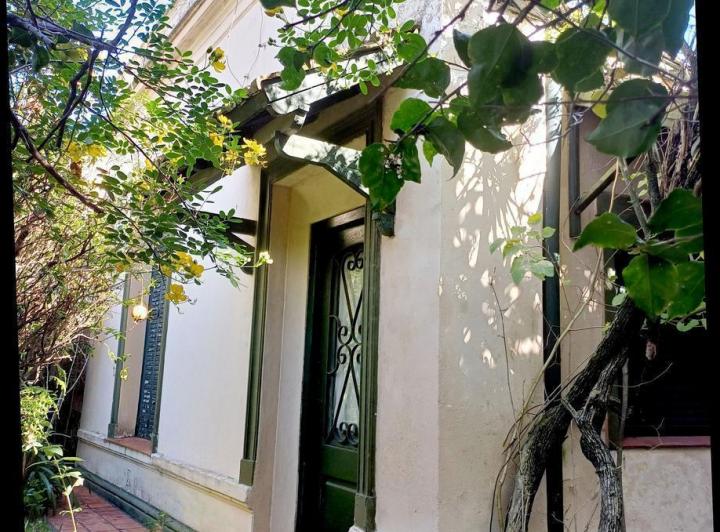 Casa · 349m² · 2 Dormitorios · 4 Cocheras