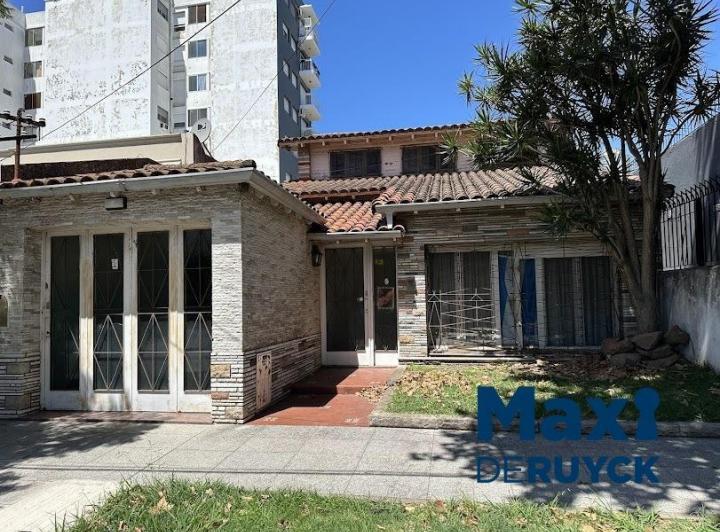 Casa · 230m² · 4 Ambientes · 4 Cocheras