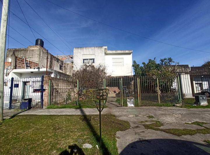 Casa · 80m² · 4 Ambientes · 1 Cochera