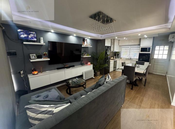 Casa · 140m² · 4 Ambientes · 3 Cocheras