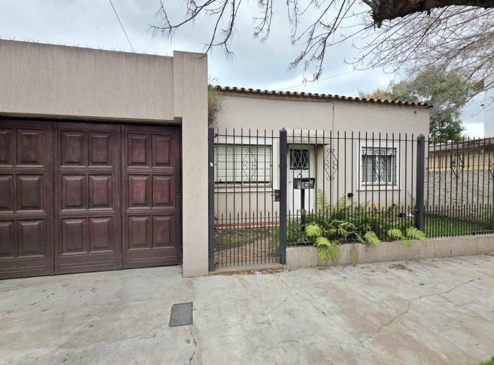 Casa · 82m² · 3 Ambientes · 1 Cochera