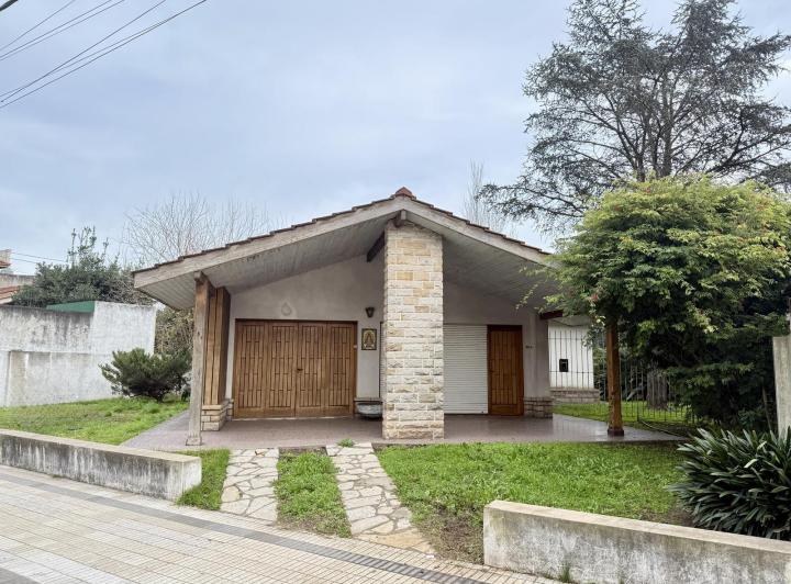 Casa · 160m² · 5 Ambientes · 1 Cochera