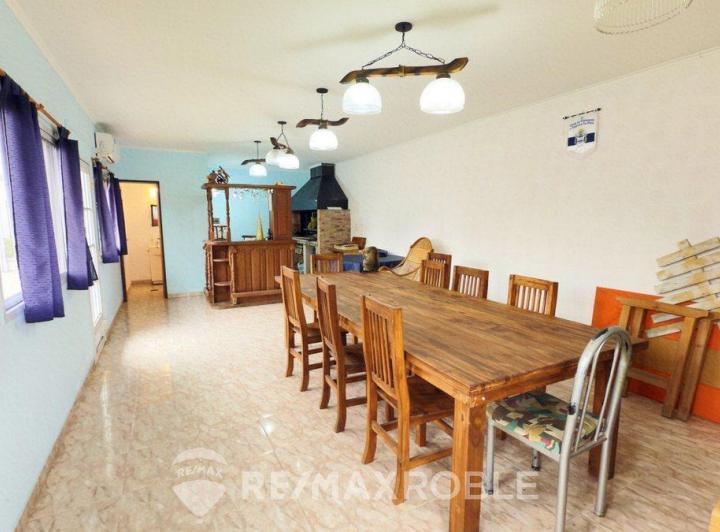 Casa · 180m² · 4 Ambientes · 1 Cochera
