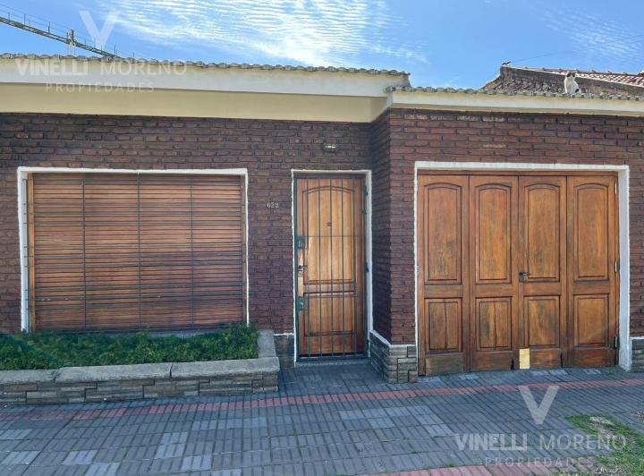 Casa · 220m² · 4 Ambientes · 2 Cocheras