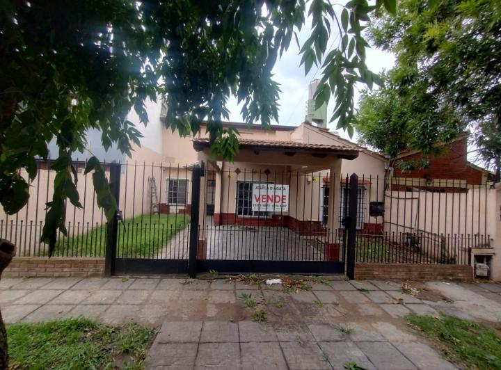 Casa · 90m² · 4 Ambientes · 1 Cochera