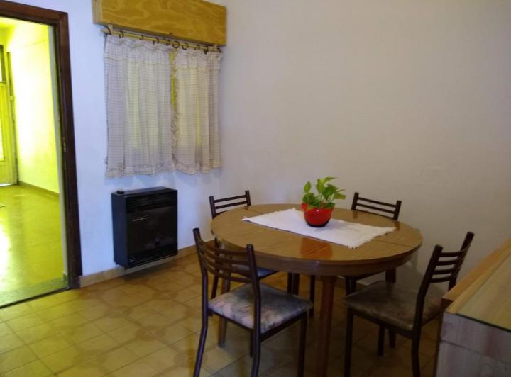Casa · 8m² · 4 Ambientes · 1 Cochera